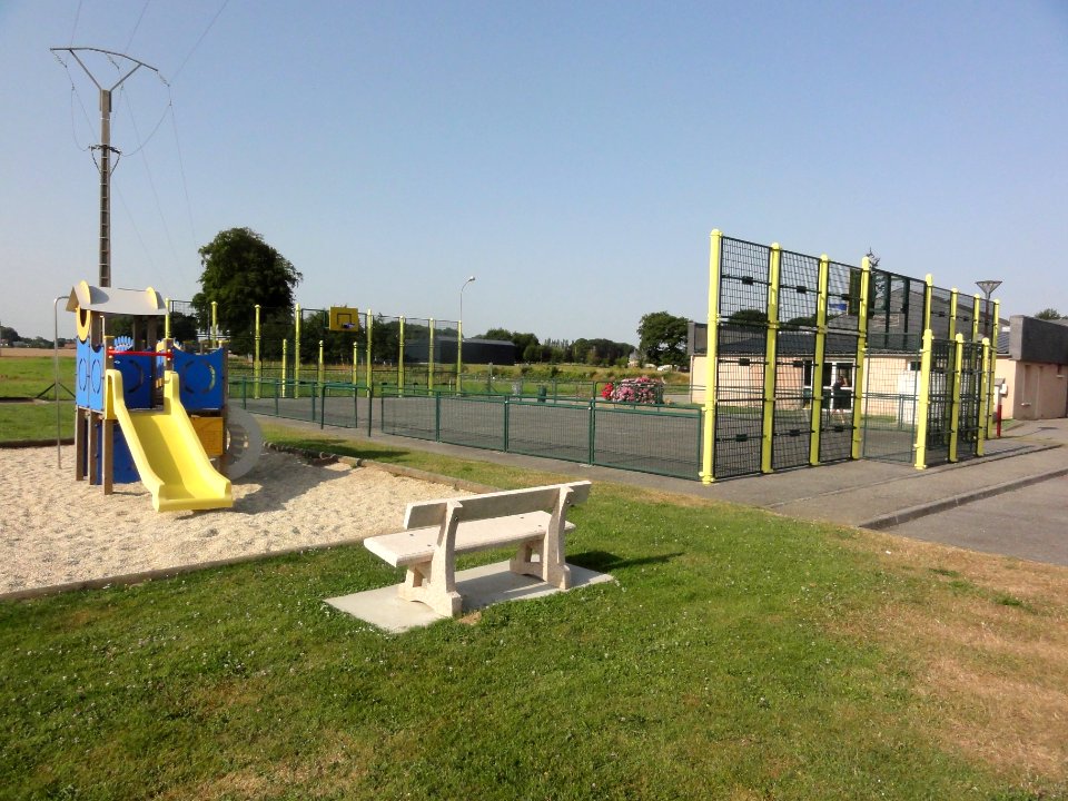 Bernières (Seine-Mar.) terrain multisports