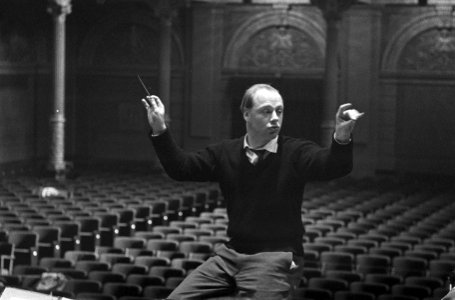 Bernard Haitink opvolger van Eduard van Bernum repeteert voor de eerste maal met, Bestanddeelnr 911-1195