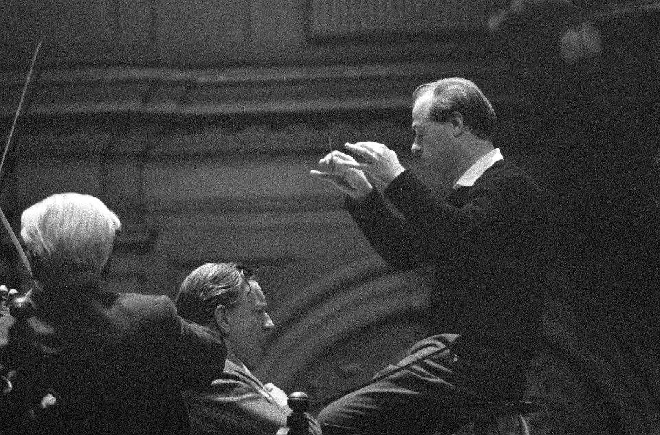 Bernard Haitink opvolger van Eduard van Bernum repeteert voor de eerste maal met, Bestanddeelnr 911-1191