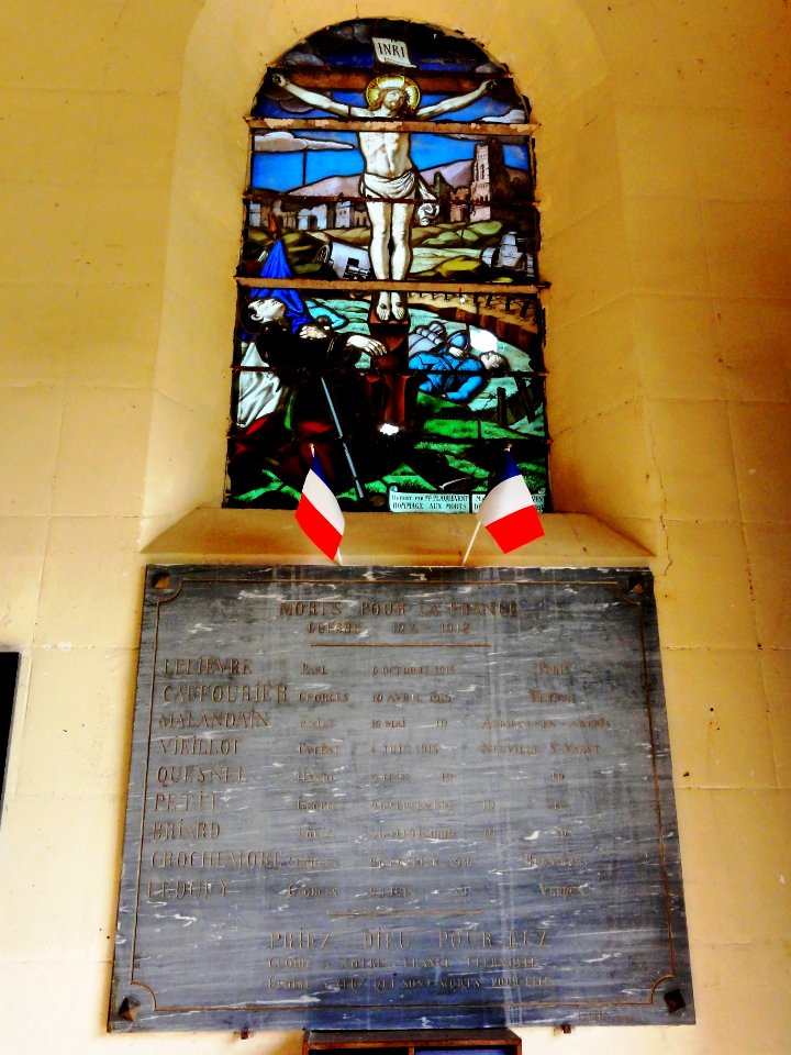 Bernières (Seine-Mar.) église, plaque et vitrail morts pour la France