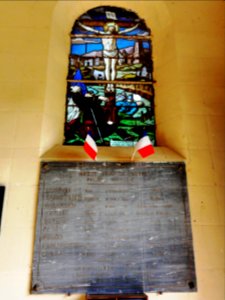 Bernières (Seine-Mar.) église, plaque et vitrail morts pour la France