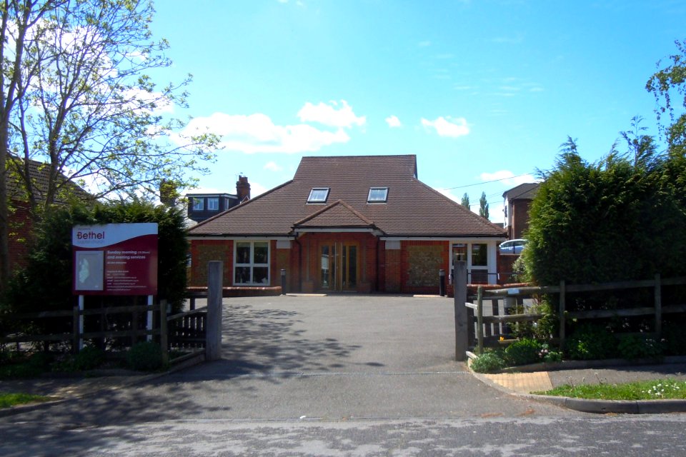 Bethel Baptist Church, Rushden Way, Upper Hale, Farnham (May 2015) (3)