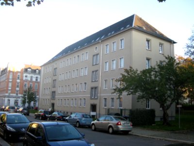 Bernhardstraße 30, 32