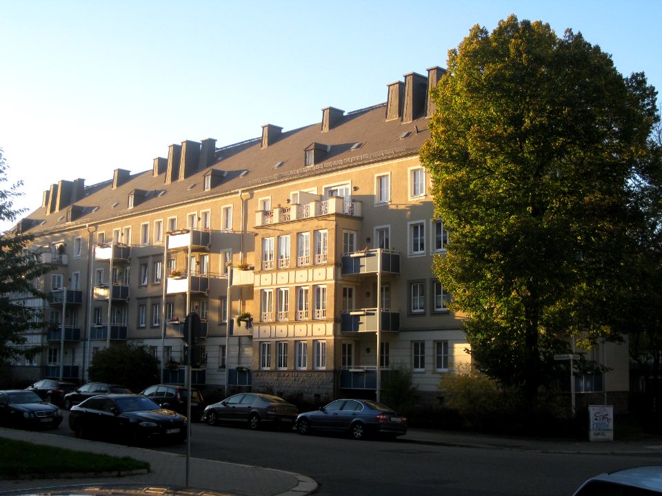 Bernhardstraße 27, 29, 31