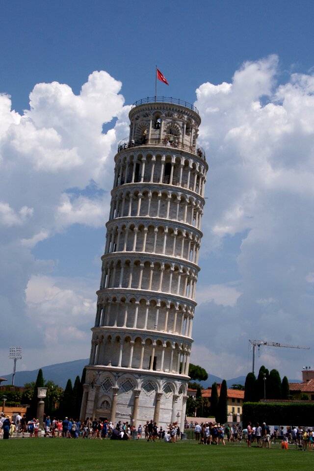Italy architecture leaning