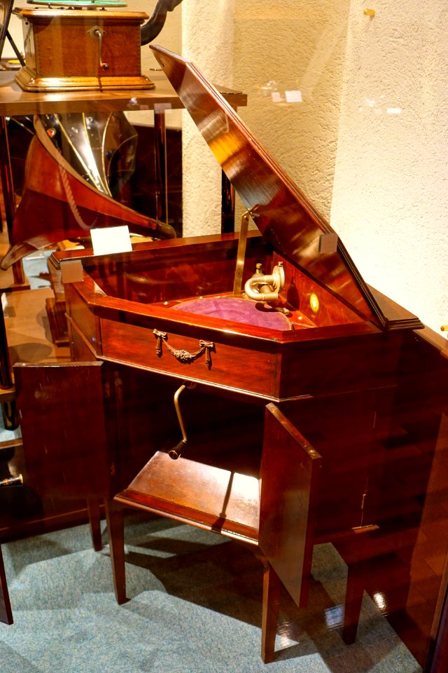 Bestune, undated - Kanazawa Phonograph Museum - Kanazawa, Japan - DSC01064