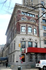 Berwind house 2 E64th St front 828 5th Av jeh