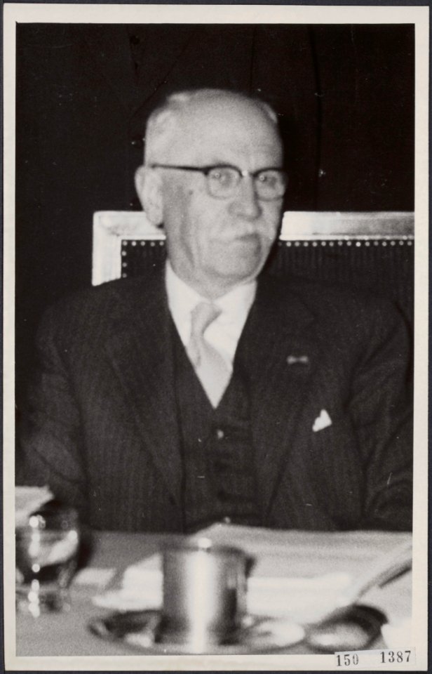 Bestuursfuncties, leden, Secretarissen-Generaal, Ok&w, Poelje van G. A, Bestanddeelnr 150-1387