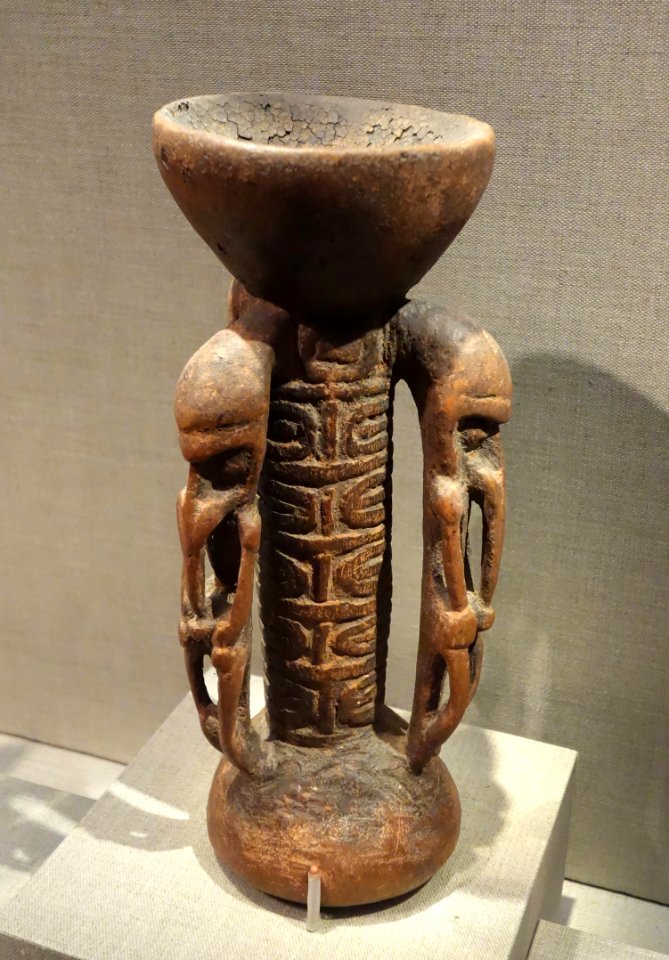 Betel mortar, Ramu Delta or Manam Island, C-14 dating to 1680-1890 with 95.4% probability, wood, ochre - De Young Museum - DSC01148