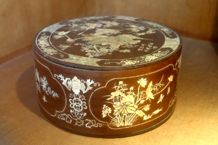 Betel-nut box, shell inlaid, view 2 - Vietnam Museum of Ethnology - Hanoi, Vietnam - DSC02493
