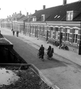 Bertha Hertogh naar school voor op fiets, Bestanddeelnr 904-4525