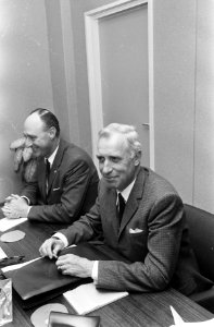 Bestuurders eredivisieclubs vergaderen, Slager (ADO), Sonneveld (Sparta), Van Za, Bestanddeelnr 922-1395