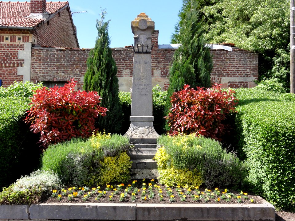 Bertaucourt-Epourdon (Aisne) monument aux morts