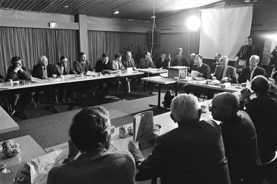 Bestuur Vereniging Friese Elfsteden en rayonhoofden bij ivm ijstoestand Elfstede, Bestanddeelnr 933-2015