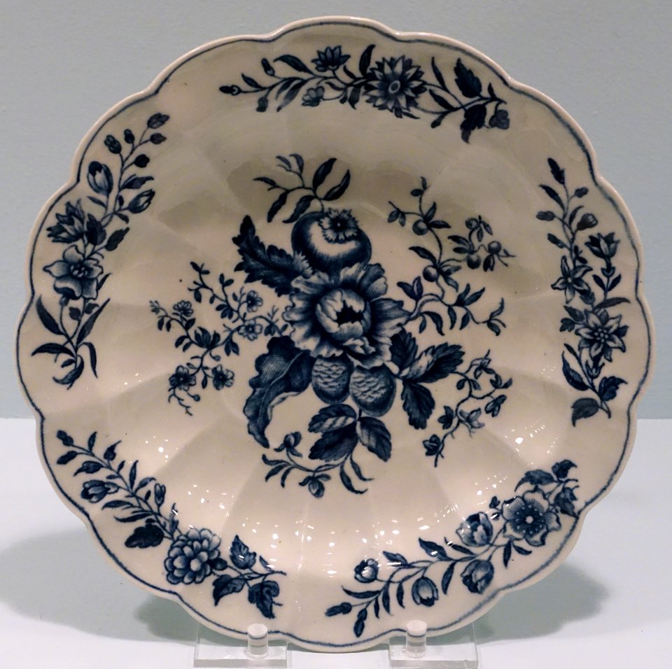 Berry dish, Worcester Porcelain Manufactory, England, Dr. Wall period, 1750-1775, soft-paste porcelain - Krannert Art Museum, UIUC - DSC06612