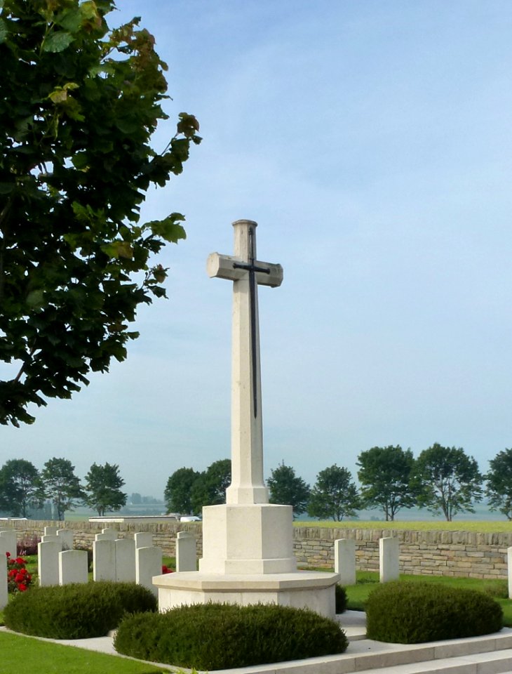 Bertenacre Military Cemetery 01 (cropped)