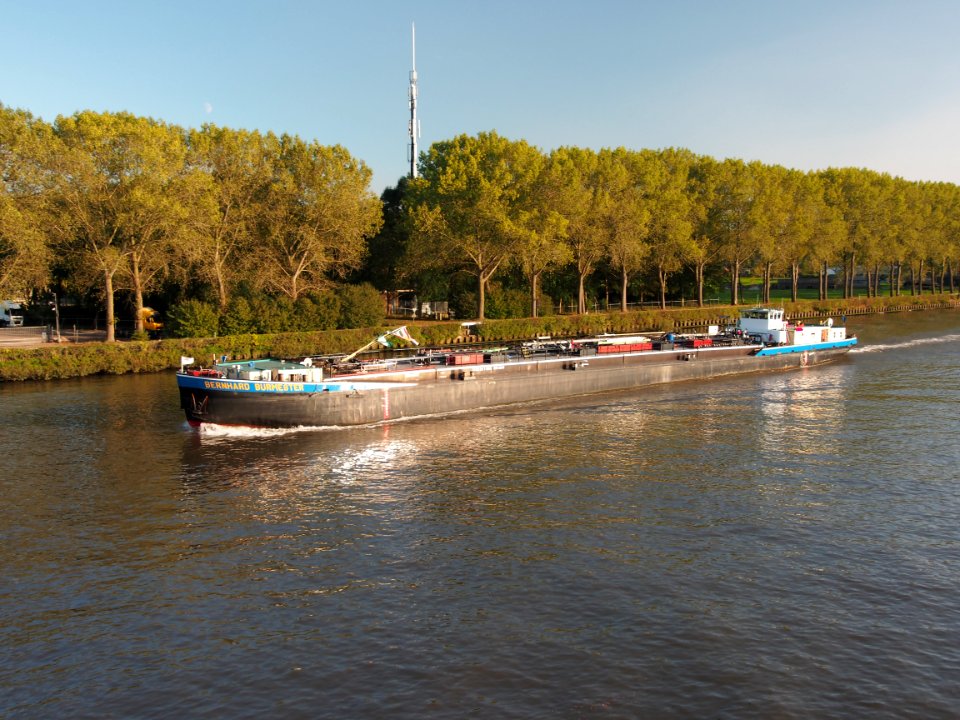 Bernhard Burmester ENI 08043015 at the Amsterdam-Rhine Canal, pic3