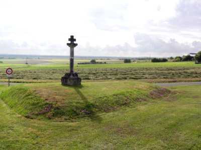 Berneuil (Charente-Maritime) paysage avec Croix