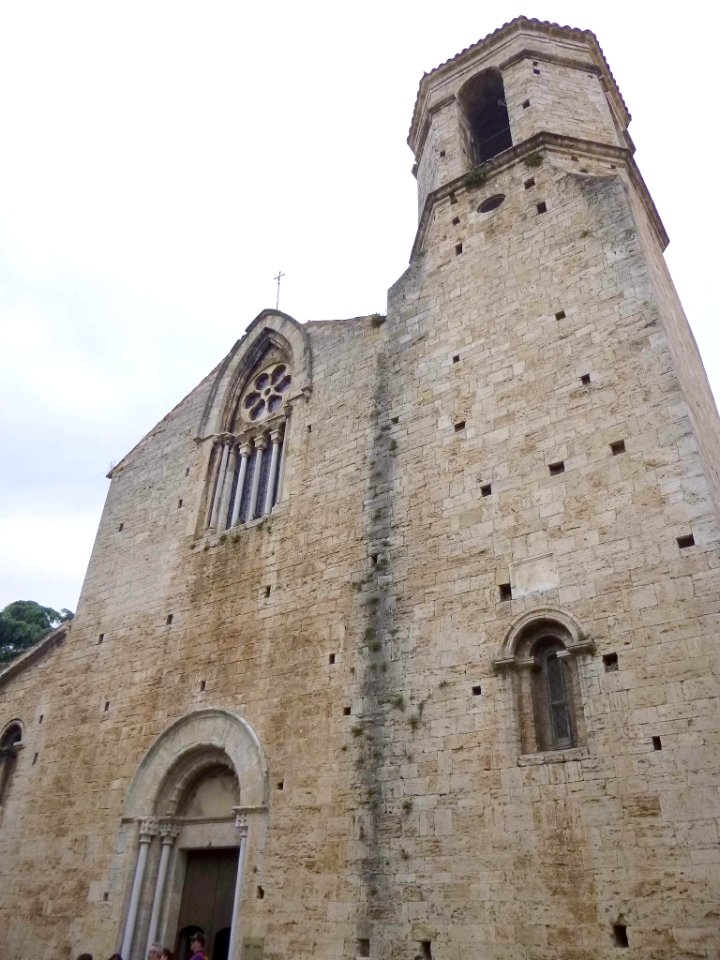 Besalú - Iglesia de Sant Vicenç 02