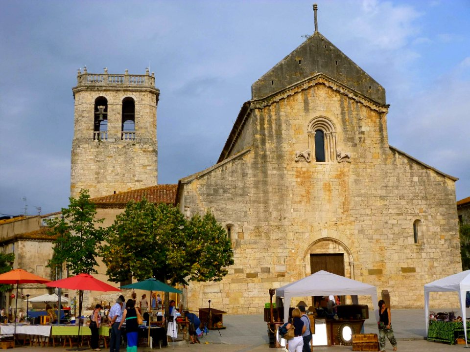 Besalú - Monasterio de Sant Pere 02