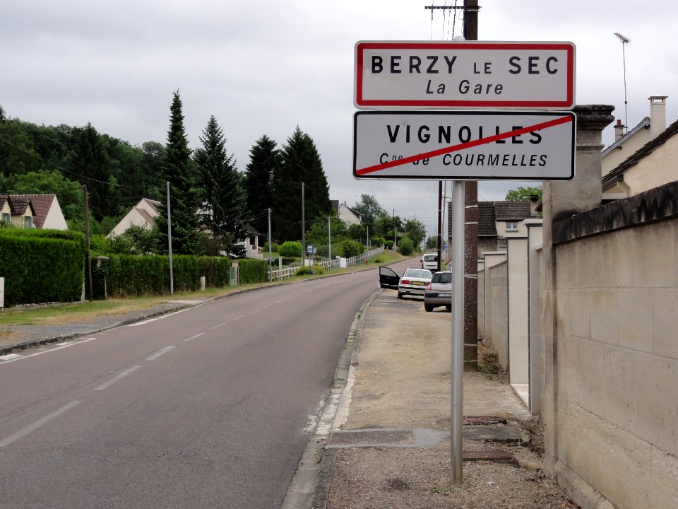 Berzy-le-Sec (Aisne) city limit sign La gare
