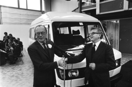Bernhard aanwezig bij opening nieuw bedrijf van Agam-Amsterdam in Amsterdam Slot, Bestanddeelnr 930-0206