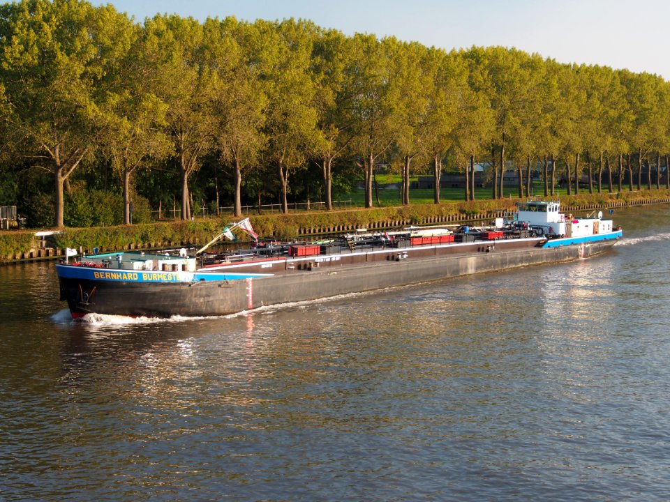 Bernhard Burmester ENI 08043015 at the Amsterdam-Rhine Canal, pic2