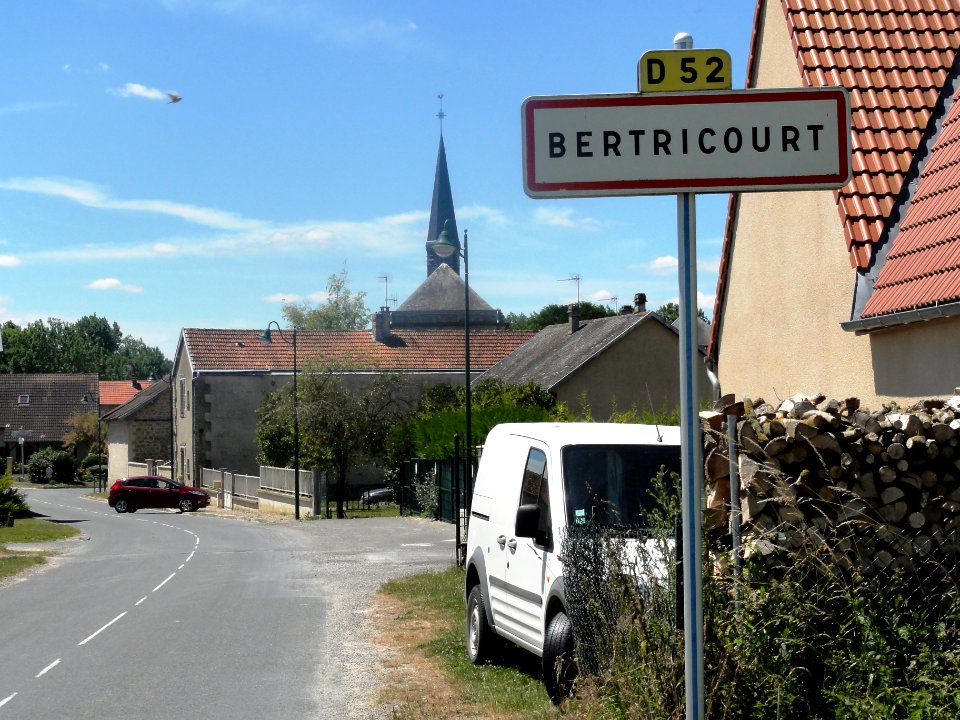 Bertricourt (Aisne) city limit sign
