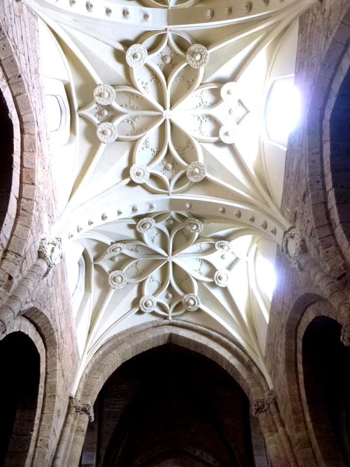 Benavente - Iglesia de Santa María del Azogue, interior 09