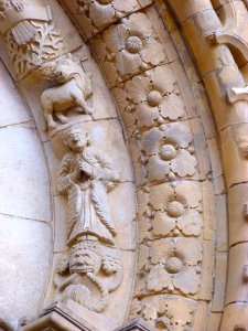 Benavente - Iglesia de Santa María del Azogue, exterior, portadas románicas 08