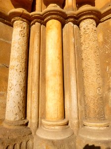 Benavente - Iglesia de San Juan del Mercado, exterior, portadas románicas 07