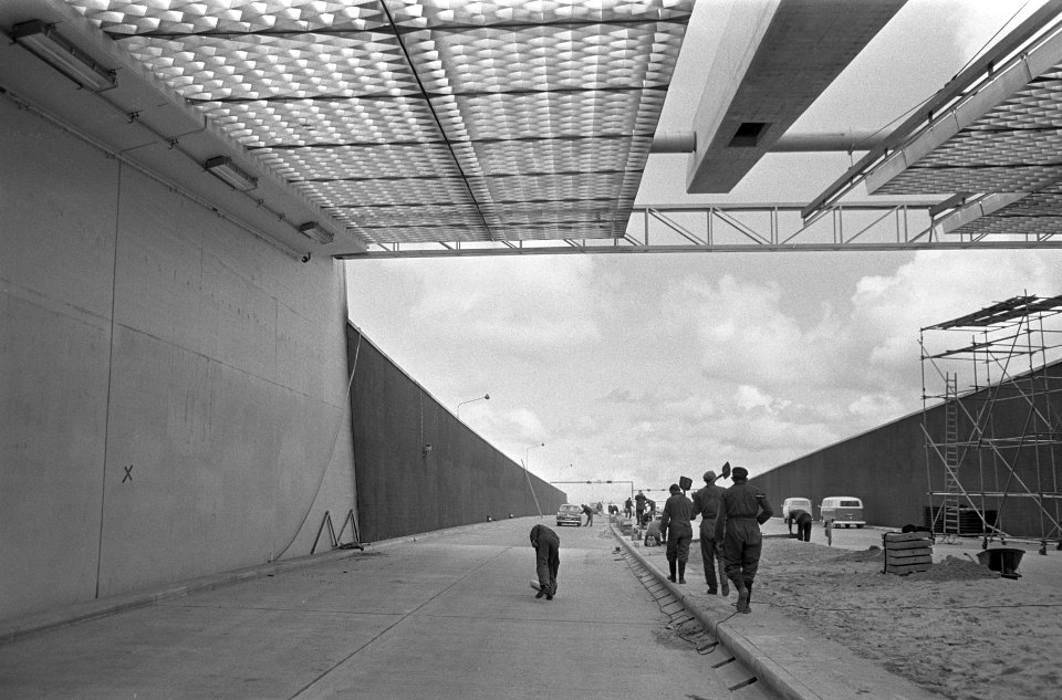 Beneluxtunnel bijna gereed, interieur tunnel, Bestanddeelnr 920-3274