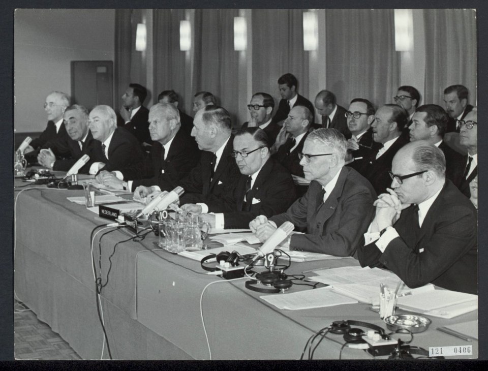 Benelux conferentie te Den Haag. Vlnr. de bewindslieden Polak, Keyzer, Bakker, d, Bestanddeelnr 121-0406
