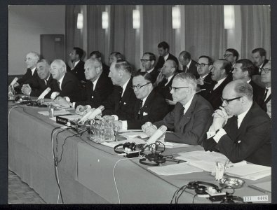 Benelux conferentie te Den Haag. Vlnr. de bewindslieden Polak, Keyzer, Bakker, d, Bestanddeelnr 121-0406