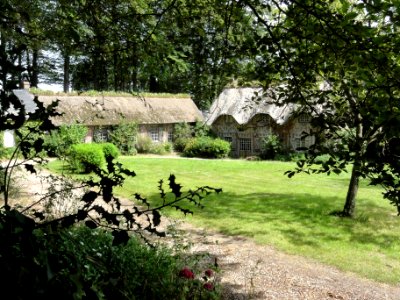 Bertreville (Seine-Mar.) hameau Le Beauclair, ferme à toits de chaume (01)