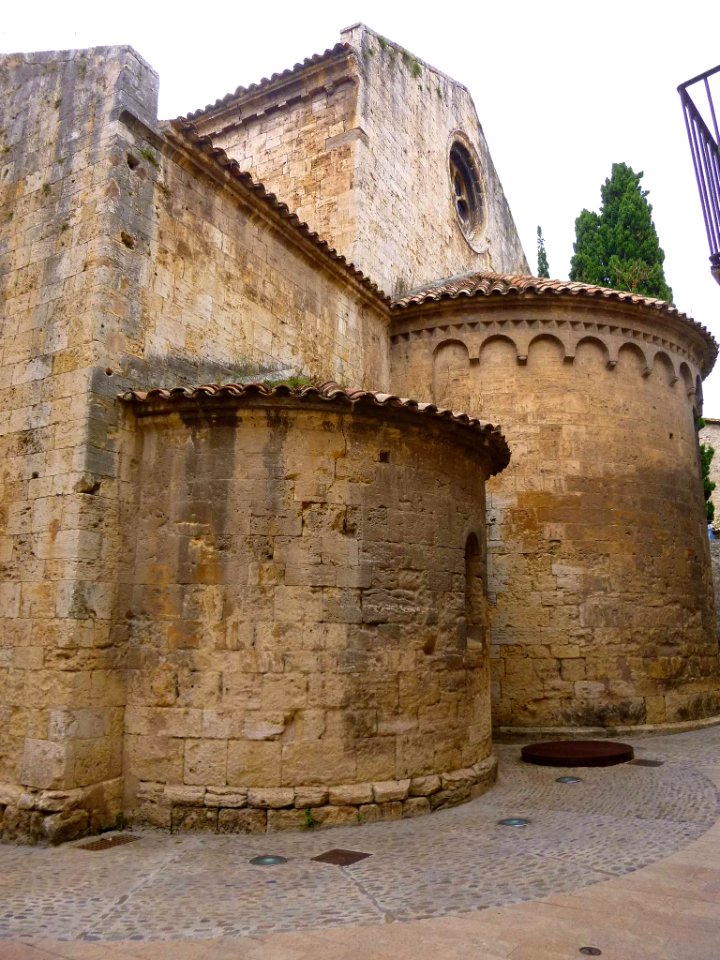 Besalú - Iglesia de Sant Vicenç 04