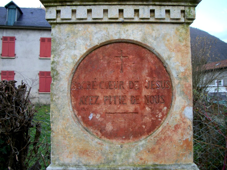 Bertren - Statue du Sacré-Cœur de Jésus 02