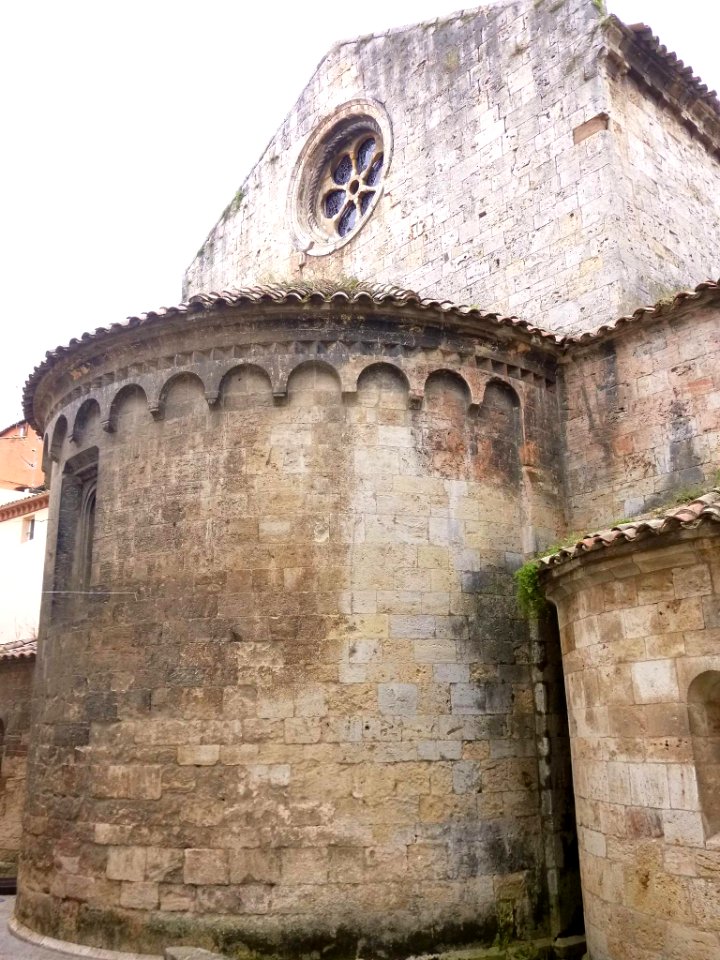 Besalú - Iglesia de Sant Vicenç 05