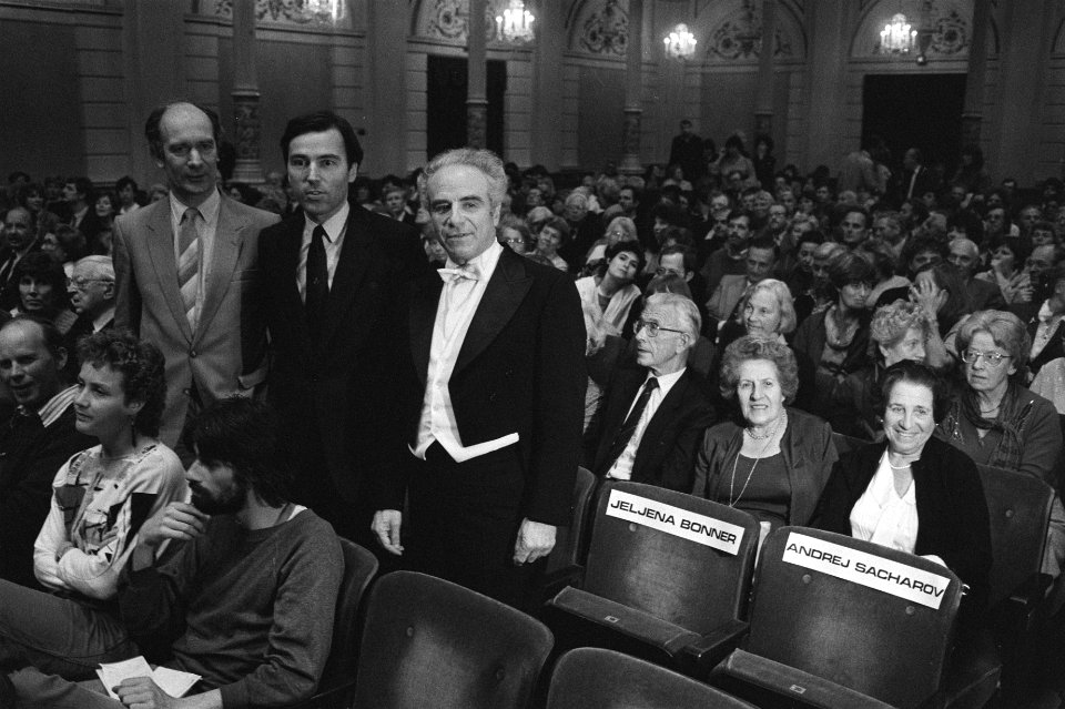 Benefietconcert voor Russische dissident Sacharov in Concertgebouw Amsterdam vl, Bestanddeelnr 932-9797