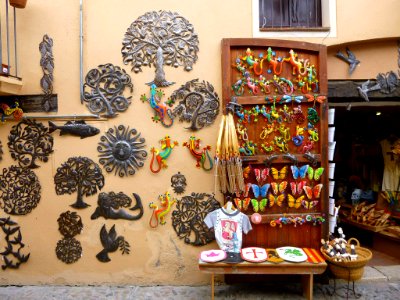 Besalú - Comercio turístico 08
