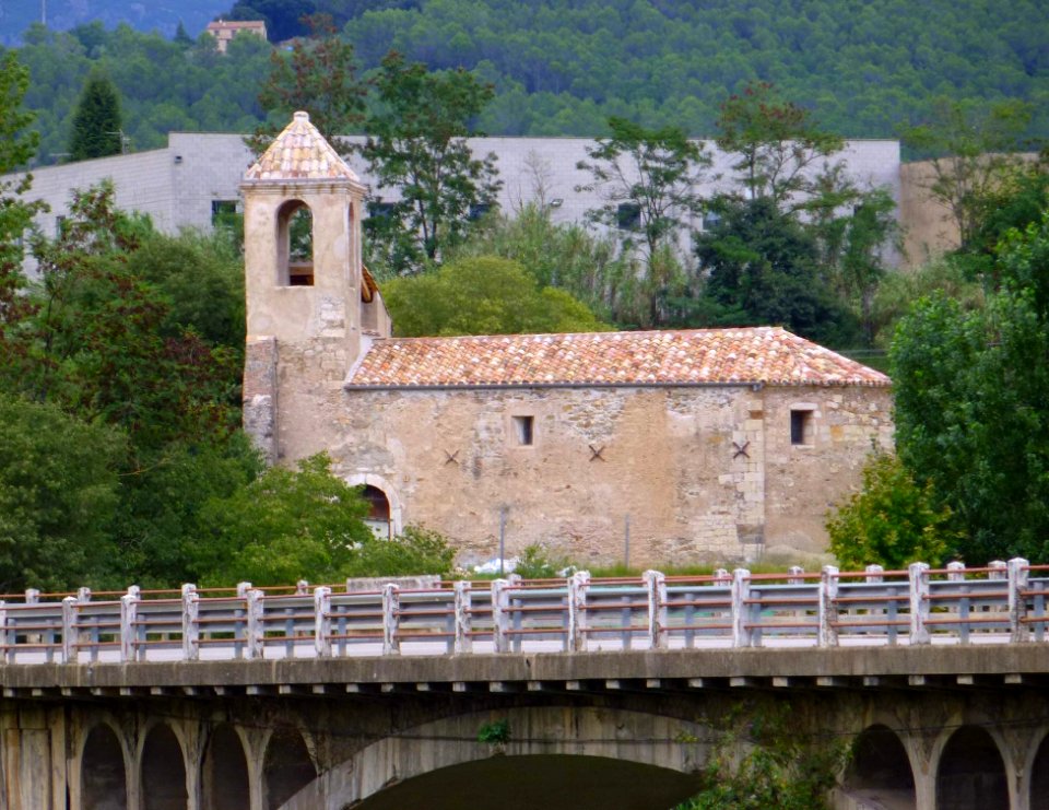 Besalú - Iglesia de Sant Martí de Capellada