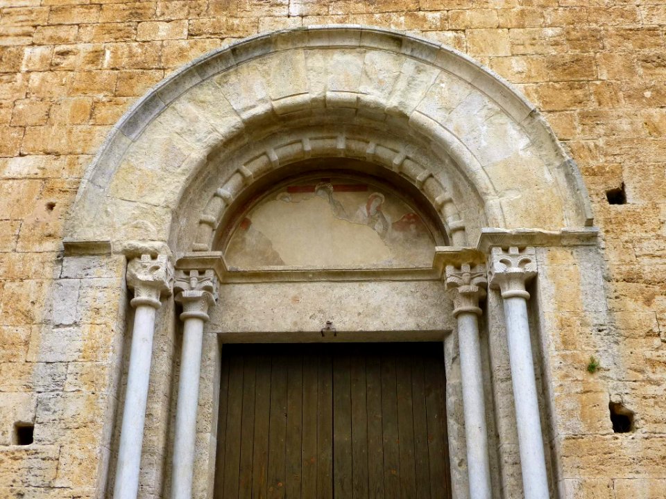 Besalú - Iglesia de Sant Vicenç 07