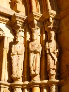 Benavente - Iglesia de San Juan del Mercado, exterior, portadas románicas 10