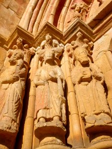 Benavente - Iglesia de San Juan del Mercado, exterior, portadas románicas 08