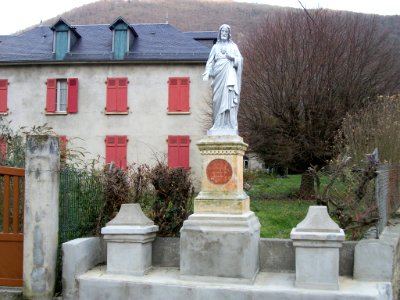 Bertren - Statue du Sacré-Cœur de Jésus 01