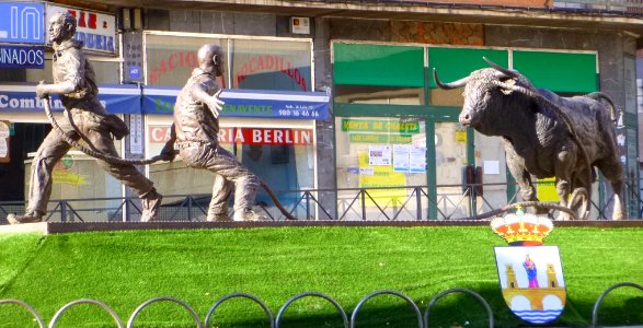 Benavente - Monumento al Toro Enmaromado 3