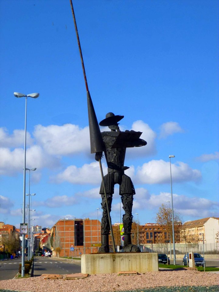 Benavente - Monumento a Cervantes 3