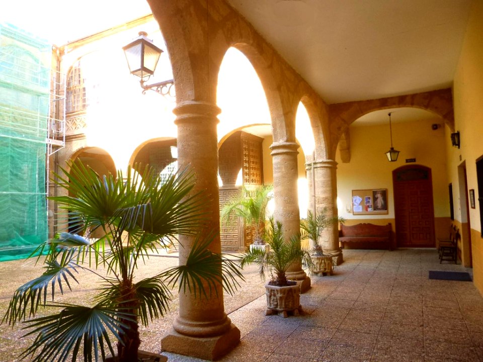 Benavente - Hospital de la Piedad, patio 03