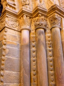 Benavente - Iglesia de Santa María del Azogue, exterior, portadas románicas 03