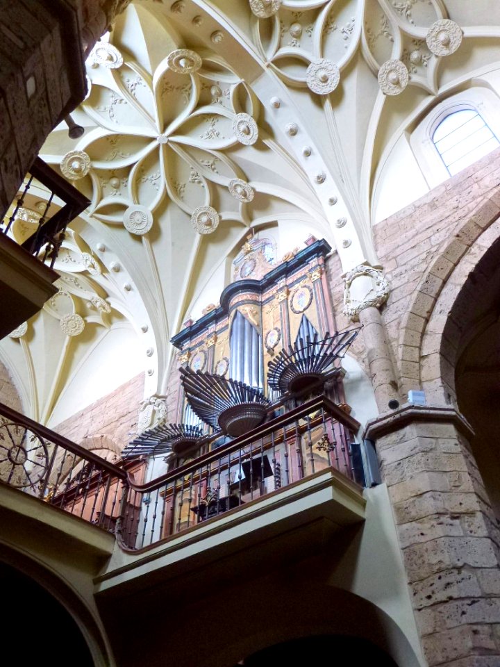Benavente - Iglesia de Santa María del Azogue, interior 01